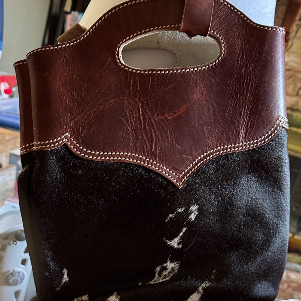 Elegant Two-Tone Leather Crossbody Bag
